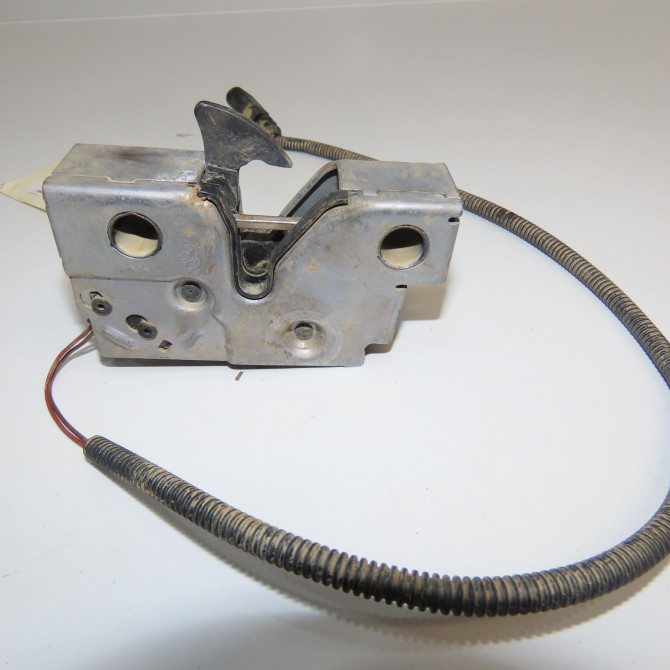 Serrure capot occasion VOLKSWAGEN 146 Phase 1 04-1995->04-1999 2.0 TDI 177ch 7C0823509A 1