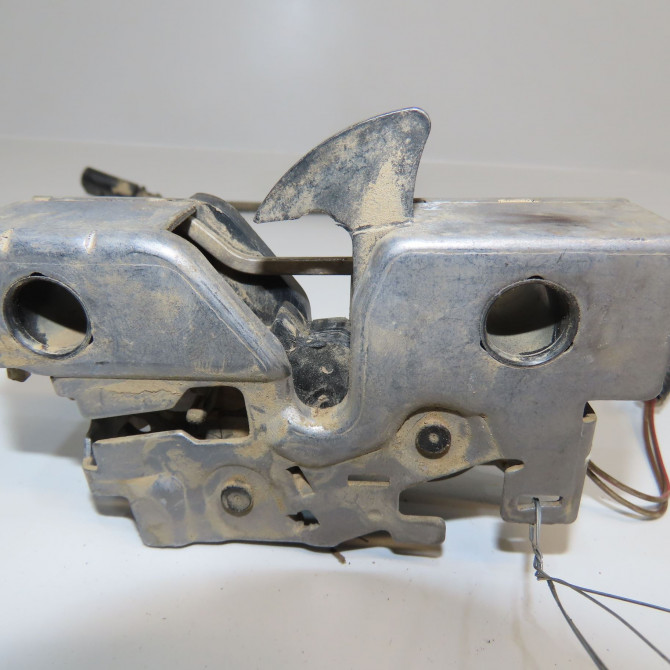 Serrure capot occasion VOLKSWAGEN 146 Phase 1 04-1995->04-1999 2.0 TDI 177ch 7C0823509A 2