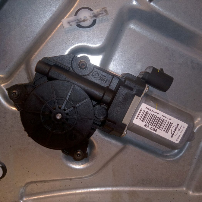 Mecanisme + moteur lève-glace avant droit occasion ALFA ROMEO 159 Phase 1 04-1995->04-1999 1.9 JTDM 150ch 71740121 3