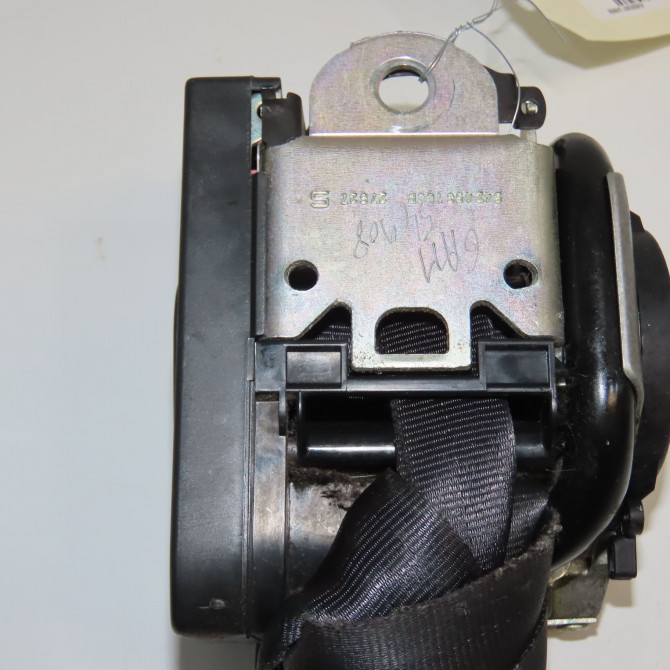 Ceinture avant droite occasion VOLKSWAGEN POLO IV Phase 2 05-2005->09-2009 1.4 TDI 70ch 6Q4857706HRAA 3