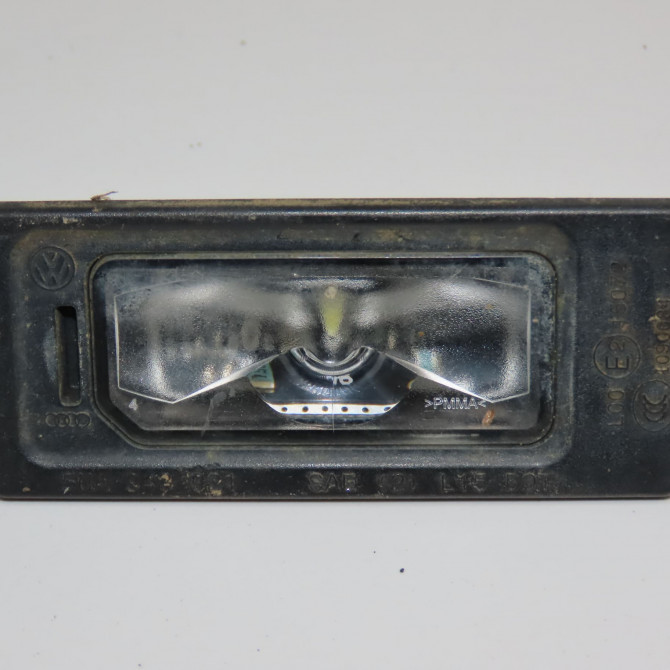 Eclaireur plaque de police d occasion VOLKSWAGEN TOURAN III Phase 1 06-2015->... 5NA943021 1