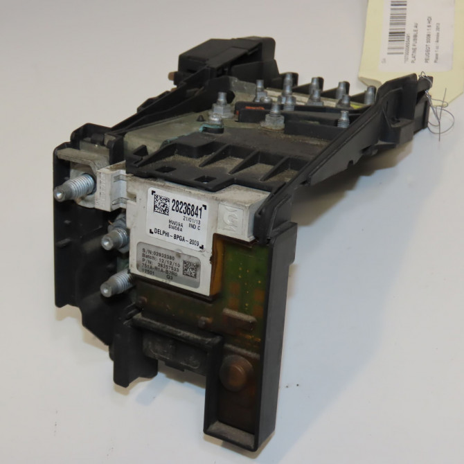 Platine fusible av occasion PEUGEOT 5008 I Phase 1 11-2009->12-2013 1.6 HDI 112ch 9807028580 1
