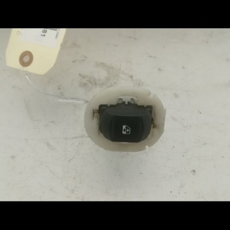 Commande lève-glace porte avant droite occasion RENAULT MEGANE II Phase 1 09-2003->12-2005 1.9 DCI 120ch 8200315013