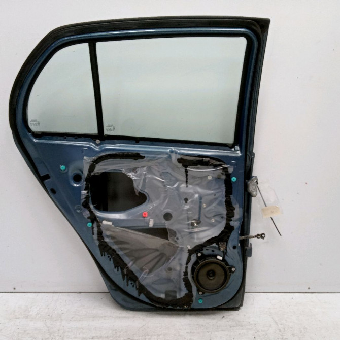 Porte arrière gauche occasion TOYOTA YARIS II Phase 1 12-2005->11-2009 1.3 VVT-i 670040D110 2
