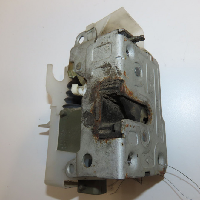 Serrure porte ard occasion RENAULT CLIO II Phase 2 06-2001->07-2006 1.4i 16v 8200350437 1