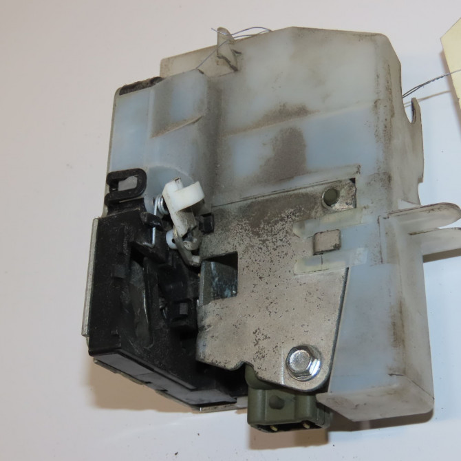 Serrure porte ard occasion RENAULT CLIO CAMPUS II Phase 2 07-2009->12-2012 1.2i 60ch 8200350437 2
