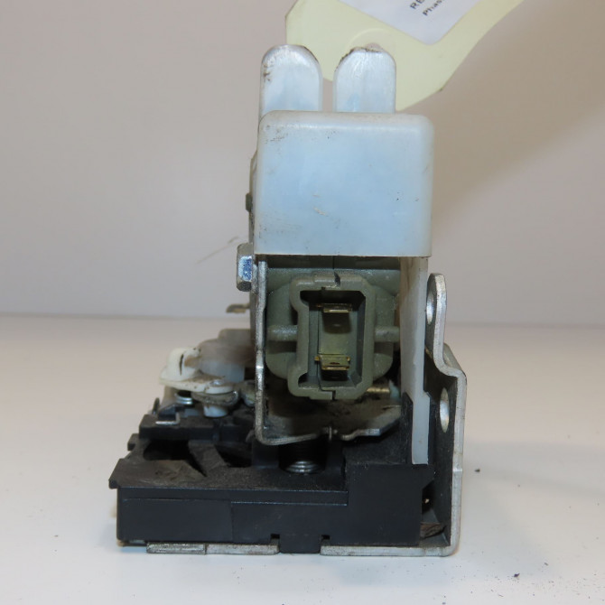 Serrure porte ard occasion RENAULT CLIO CAMPUS II Phase 2 07-2009->12-2012 1.2i 60ch 8200350437 3