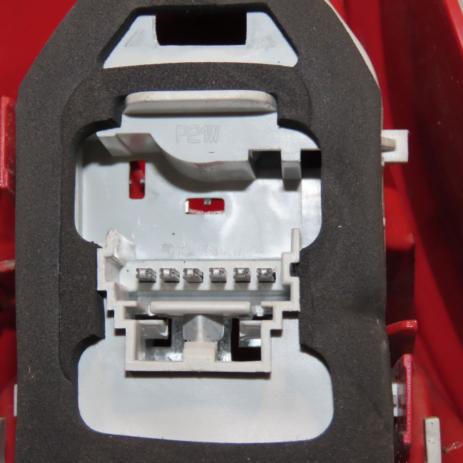 Feu arrière droit occasion RENAULT CLIO II Phase 2 06-2001->07-2006 1.5 DCI 80ch 8200917487 3