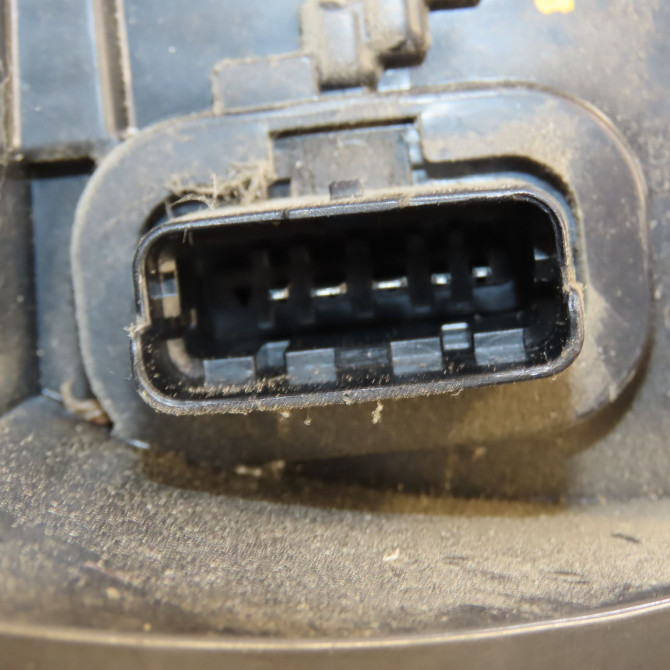 Feu arrière droit occasion RENAULT CLIO III Phase 2 03-2009->12-2014 1.5 DCI 75ch 8200886946 3