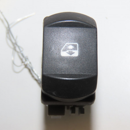Commande lève-glace porte avant droite occasion RENAULT CLIO III Phase 2 03-2009->12-2014 1.2 TCE 16v 100ch 8200315013