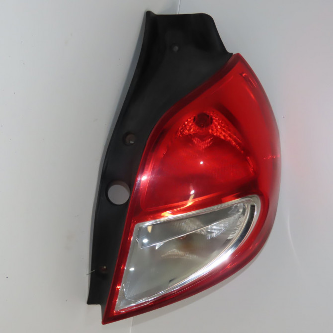 Feu arrière droit occasion RENAULT CLIO III Phase 2 03-2009->12-2014 1.2i 16v 75ch 8200886946 1