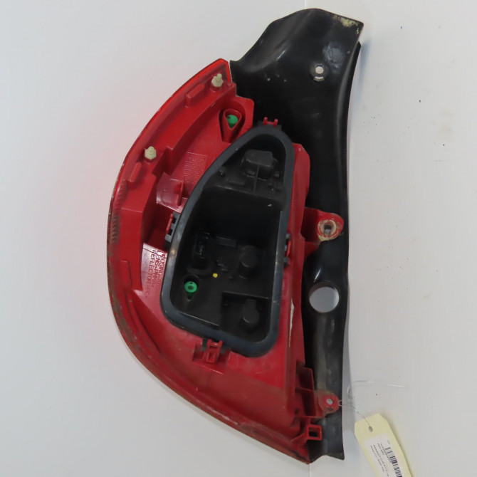 Feu arrière droit occasion RENAULT CLIO III Phase 2 03-2009->12-2014 1.2i 16v 75ch 8200886946 2
