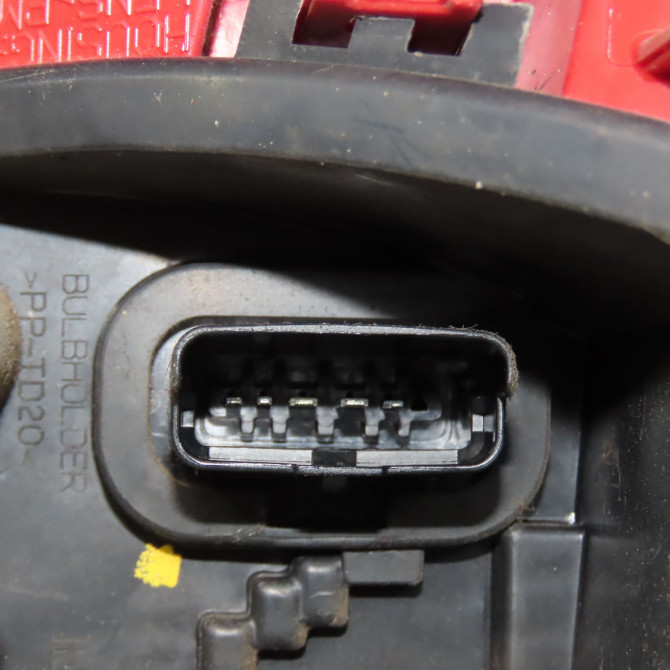 Feu arrière droit occasion RENAULT CLIO III Phase 2 03-2009->12-2014 1.2i 16v 75ch 8200886946 3