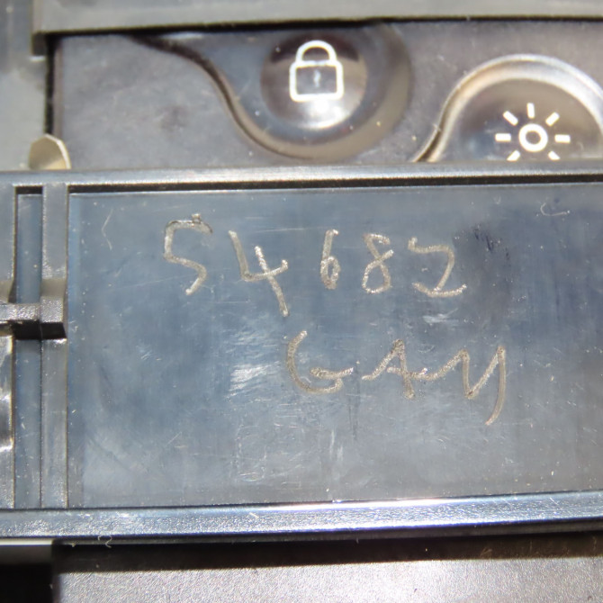 Lecteur de carte occasion B.M.W. SERIE 1 I Phase 1 05-2004->12-2006 120d 4