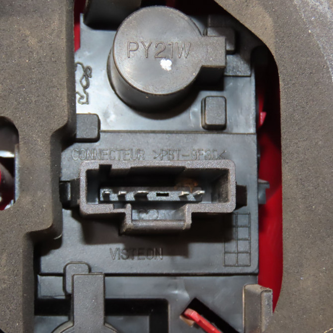 Feu arrière gauche occasion PEUGEOT 206 + Phase 1 03-2009->05-2013 1.4 HDI 70ch 6350GV 3