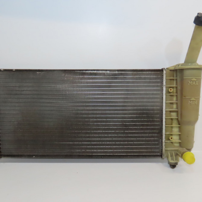 Radiateur occasion FIAT PUNTO II Phase 2 05-2003->10-2009 1.2i 60ch 51724183 1