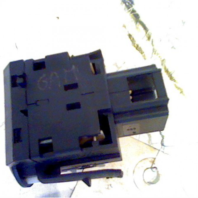 Interrupteur commande de phares occasion VOLKSWAGEN PASSAT IV Phase 2 10-2000->03-2005 2.5 TDI V6 150ch 8L0953513S01C 3