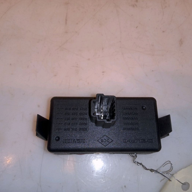 Bouton de warning occasion RENAULT KANGOO II Phase 1 01-2008->03-2013 1.5 DCI 85ch 252105246R 2