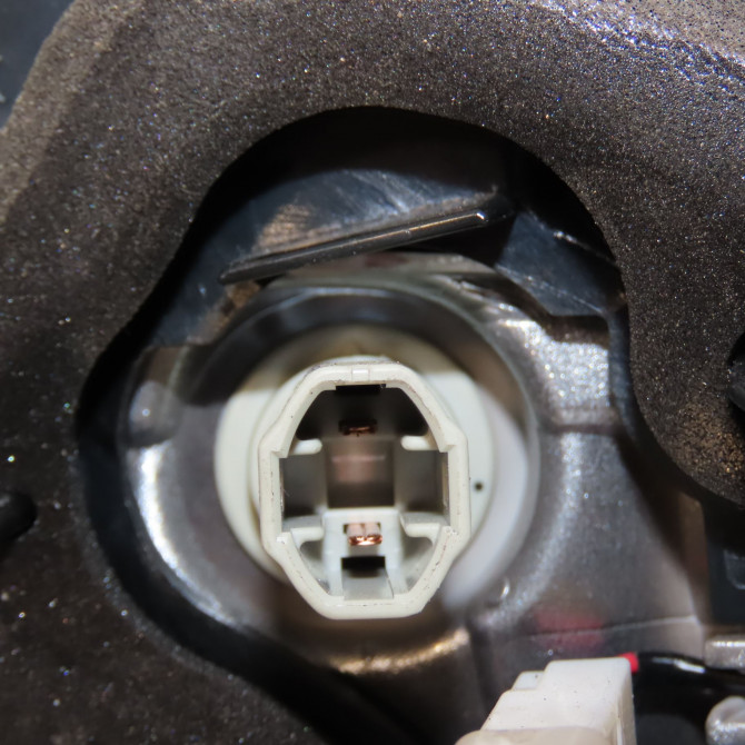 Feu arrière intérieur droit occasion CITROEN C4 AIRCROSS Phase 1 10-2011->... 1.6 e-HDI 115ch 1607704780 3