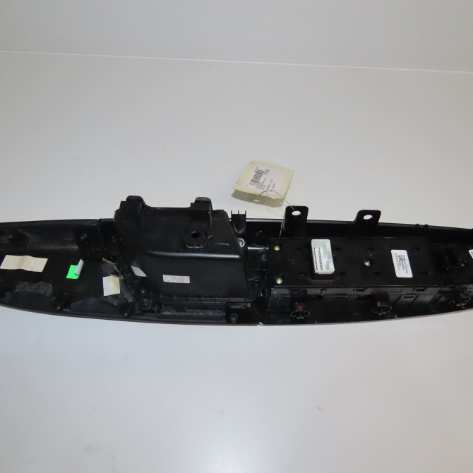 Commande lève-glace porte avant gauche occasion KIA SPORTAGE IV Phase 1 04-1995->04-1999 1.7 CRDI 140ch 93571F1000 2