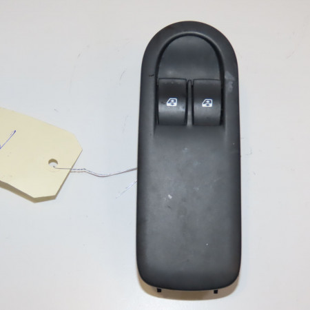 Commande lève-glace porte avant gauche occasion RENAULT MEGANE II Phase 2 01-2006->06-2009 1.6i 16v 110ch 8200315044