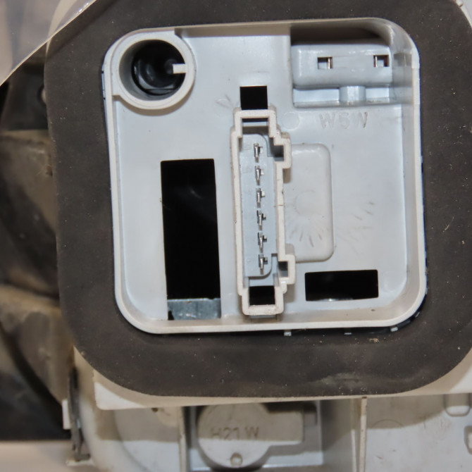 Feu arrière gauche occasion VOLKSWAGEN POLO V POLO V Phase 1 2009-09-01->2014-05-31 1.6 TDI 90ch 6R0945095AH 3