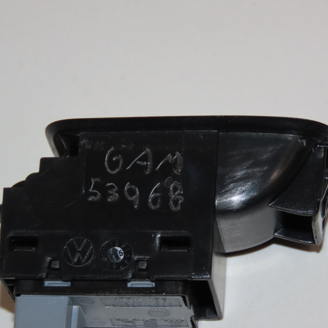 Commande leve-glace porte arrière gauche occasion VOLKSWAGEN POLO V Phase 2 02-2014->... 1.2i 90ch 6C0959855WHS 3