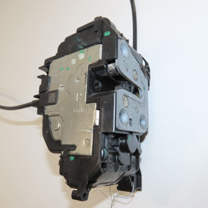 Serrure porte avd occasion  805020003R 1