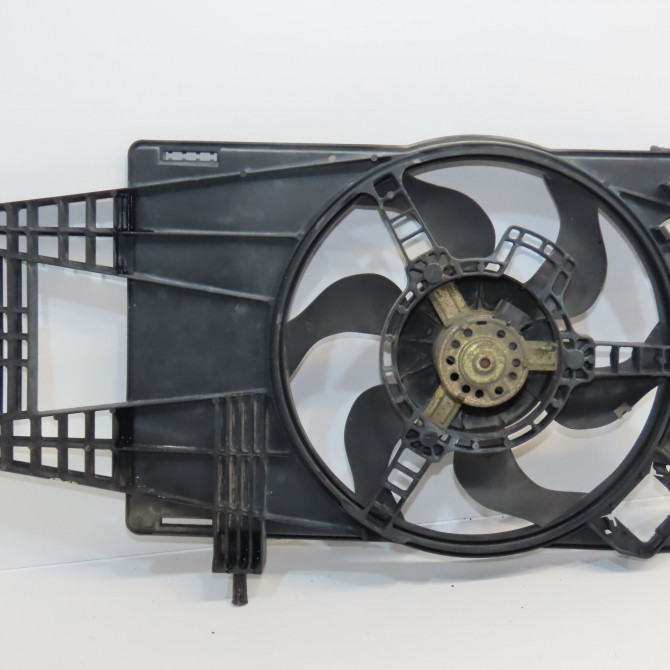 Ventilateur de refroidissement occasion FIAT PUNTO II Phase 2 05-2003->10-2009 1.2i 60ch 51738357 2