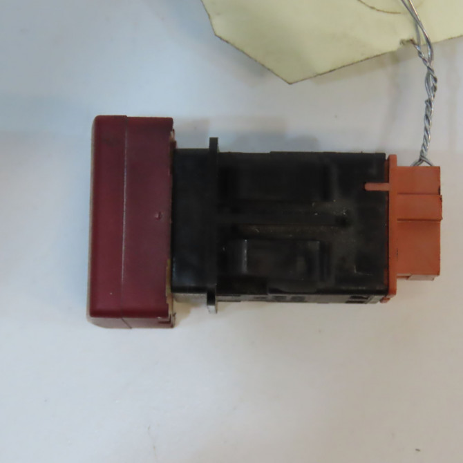 Bouton de warning occasion CITROEN BERLINGO II Phase 1 05-2008->01-2012 1.6 HDI 16v 75ch 6990L2 2