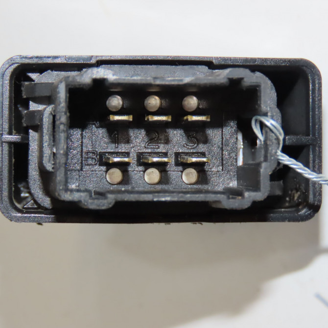 Commande lève-glace porte avant gauche occasion CITROEN BERLINGO II Phase 1 05-2008->01-2012 1.6 HDI 16v 75ch 6490E2 4