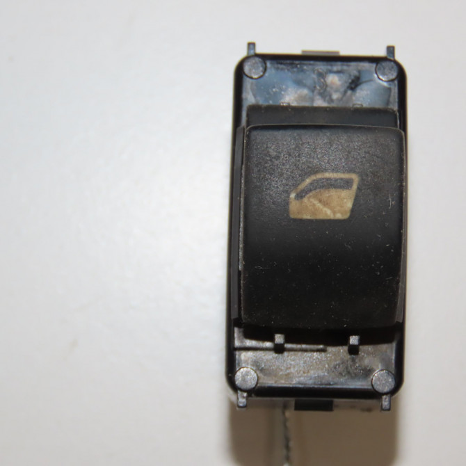 Commande lève-glace porte avant droite occasion CITROEN BERLINGO II Phase 1 05-2008->01-2012 1.6 HDI 16v 75ch 6490E2 1