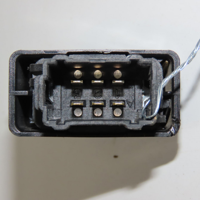 Commande lève-glace porte avant droite occasion CITROEN BERLINGO II Phase 1 05-2008->01-2012 1.6 HDI 16v 75ch 6490E2 4