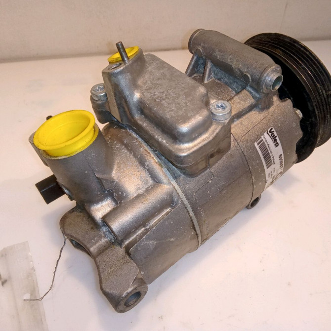 Compresseur air conditionne occasion AUDI A1 5Q0816803D 2