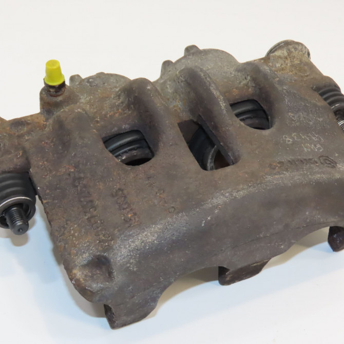 Etrier de frein avant droit occasion RENAULT MASTER III Phase 1 04-2010->... 2.3 DCI 16v 100ch 410013165R 1