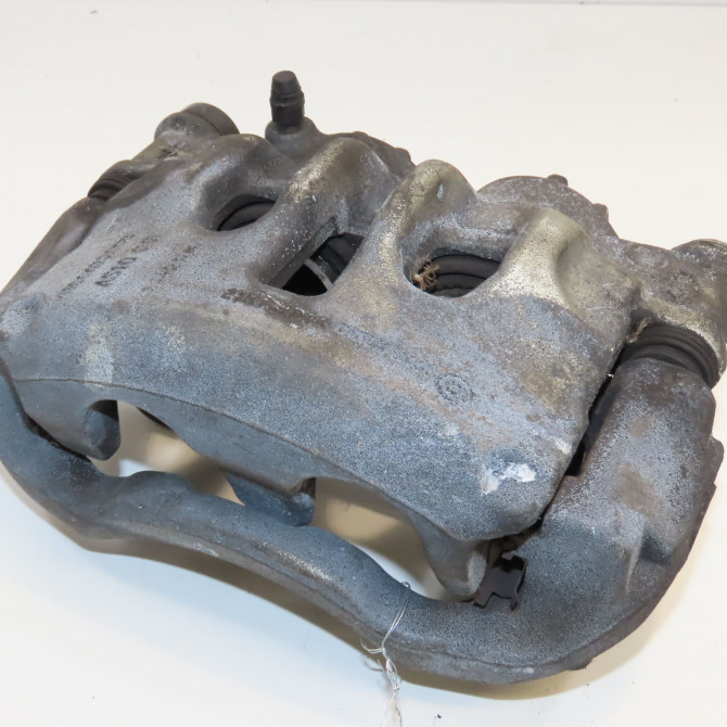 Etrier de frein avant droit occasion  410013165R 1