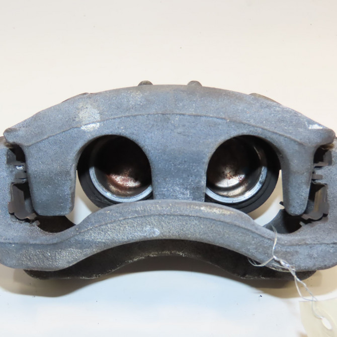 Etrier de frein avant droit occasion  410013165R 2