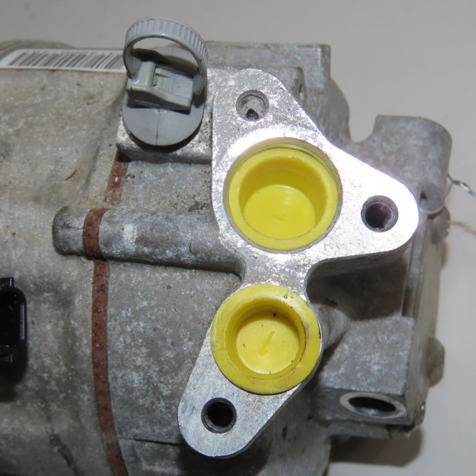 Compresseur air conditionne occasion RENAULT MASTER III 8200848916 4