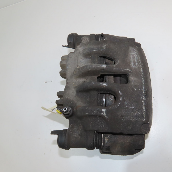 Etrier de frein avant droit occasion RENAULT MASTER III 410013165R 1