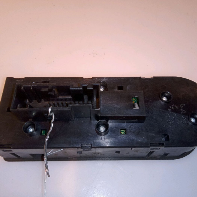 Commande lève-glace porte avant gauche occasion OPEL ASTRA III ASTRA III Phase 1 2004-04-01->2006-12-31 1.9 CDTI 120ch 13228877 2