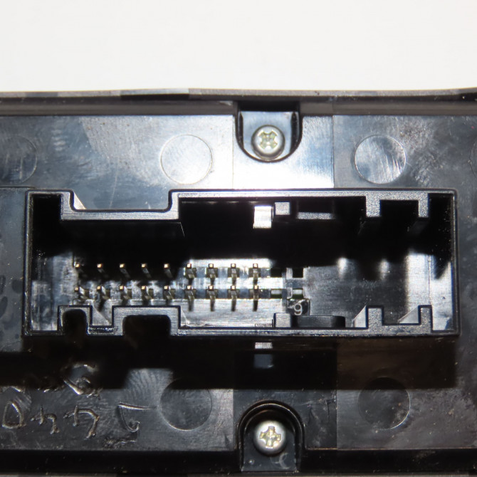 Commande lève-glace porte avant gauche occasion OPEL ZAFIRA II Phase 1 07-2005->12-2007 1.9 CDTI 120ch 13228877 3