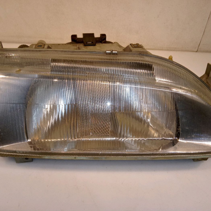 Phare droit occasion RENAULT 19 Phase 2 04-1992->04-1997 1.9 D 7701036028 1