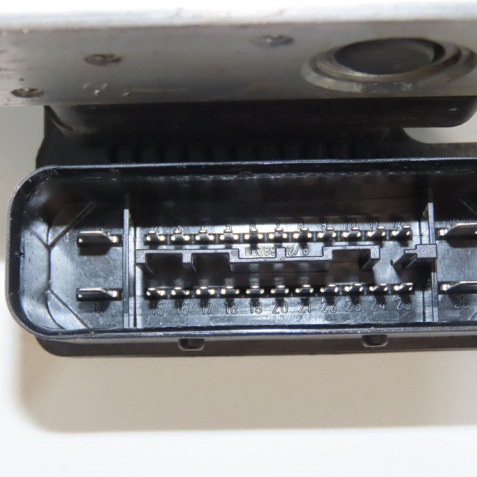 Unité hydraulique ABS occasion RENAULT TWINGO II Phase 1 06-2007->11-2011 1.2i 16v 75ch 8201044236 5