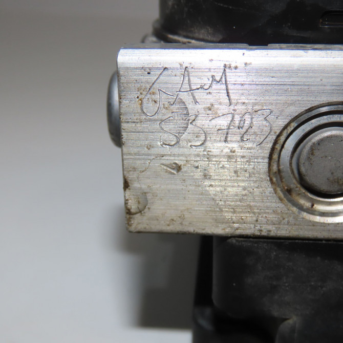 Unité hydraulique ABS occasion RENAULT TWINGO II Phase 1 06-2007->11-2011 1.2i 16v 75ch 8201044236 7