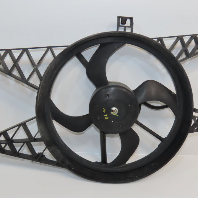 Ventilateur de refroidissement occasion RENAULT TWINGO II Phase 1 06-2007->11-2011 1.2i 16v 75ch 7701068309 1