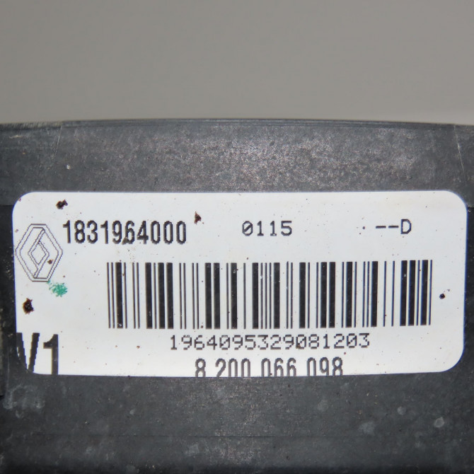 Ventilateur de refroidissement occasion RENAULT TWINGO II Phase 1 06-2007->11-2011 1.2i 16v 75ch 7701068309 4