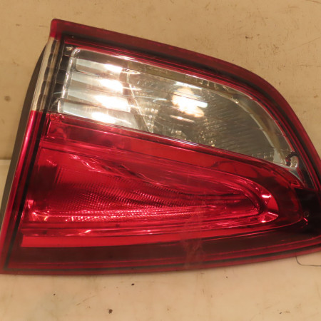 <span class="tt">Feu arrière intérieur droit occasion  </span><span class="designation"> </span>