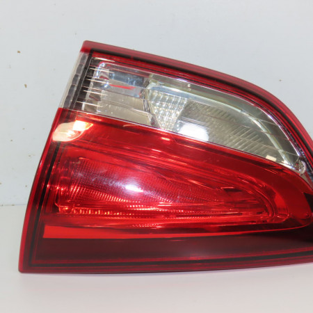 <span class="tt">Feu arrière intérieur droit occasion  </span><span class="designation"> </span>