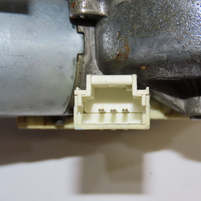 Moteur essuie-glace arrière occasion RENAULT ESPACE IV Phase 1 09-2002->03-2006 2.2 DCI 150ch 8200031083 3