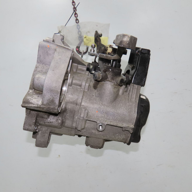 Boîte à vitesse mecanique occasion VOLKSWAGEN POLO IV Phase 1 01-2002->05-2005 1.2 65ch 2T300020EX 2